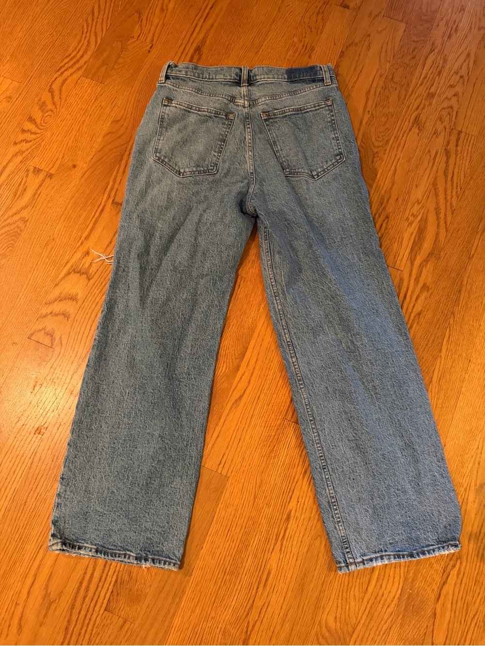 Abercrombie & Fitch Light Blue High-Rise Relaxed Jeans - Picture 3 of 5